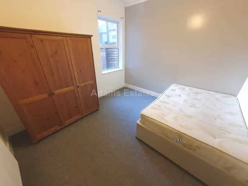 2 Bedroom Flat to Rent Near Thames Valley Business Park
