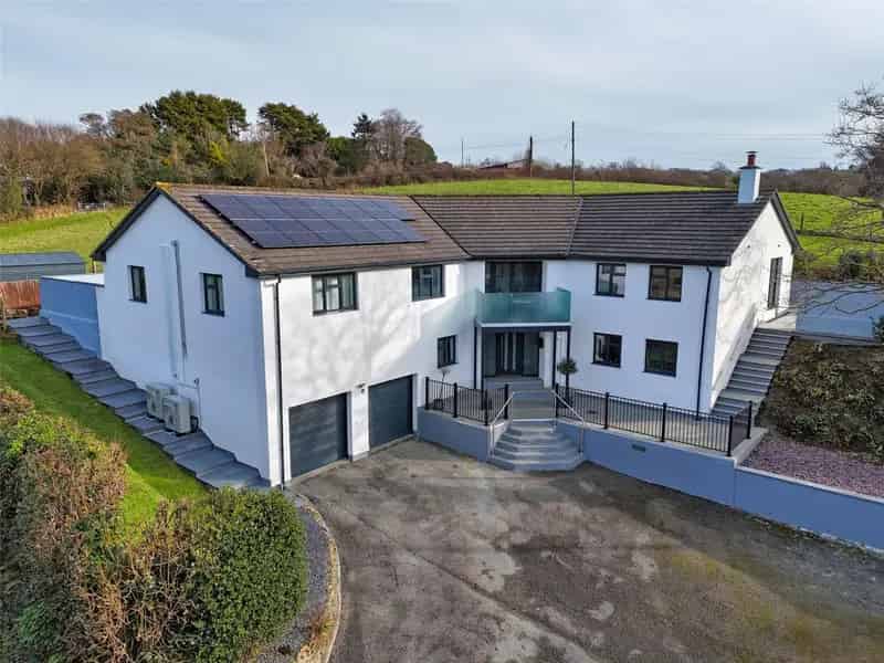 Eco-Friendly 4/5 Bedroom House with Annexe Potential Near Bude