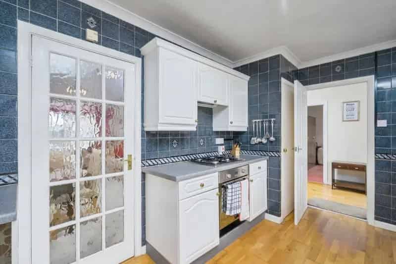 Semi-Detached Bungalow with Garden and Garage Near Amenities