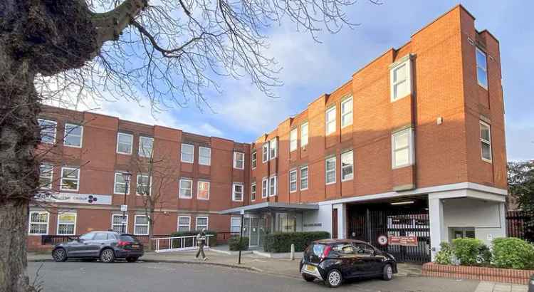 First Floor Office to Let in Chiswick W4 Near Turnham Green Station