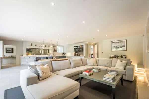 Fishponds Place: Stunning Family Home with Extensive Grounds and Outbuildings