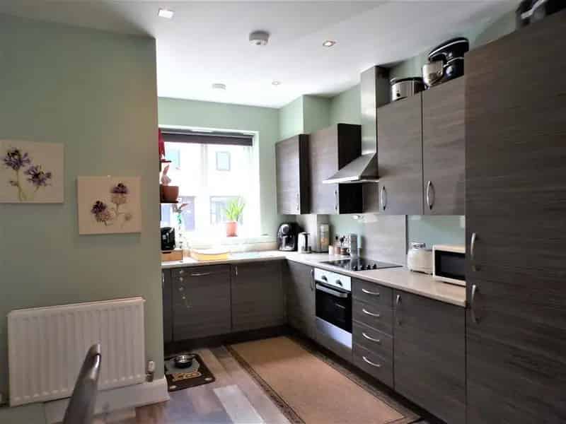 2 Bedroom Townhouse for Sale Modern Kitchen and Garden