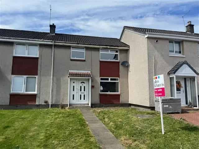 3 Bedroom Mid-Terraced Villa For Sale