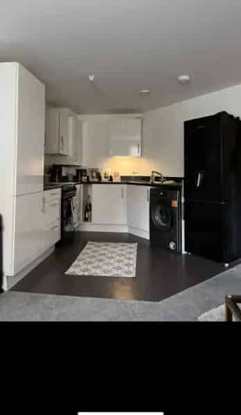 2 Bed Ground Floor Flat 2 Parking Spaces Communal Gardens