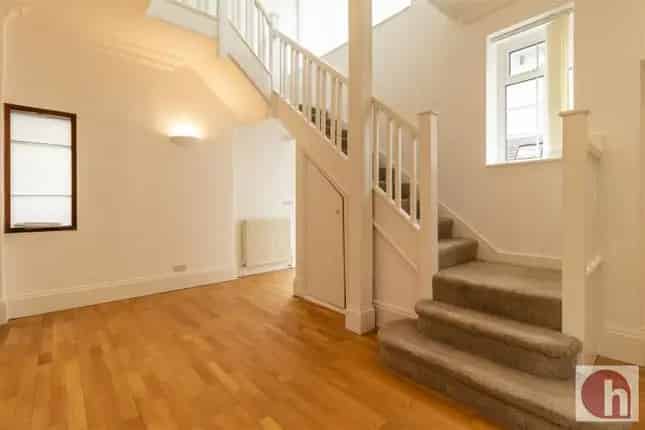 5 Bedroom Family Home for Sale in NW11