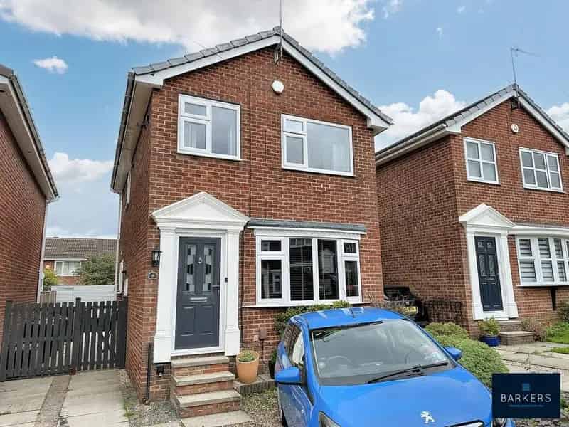 2 Bedroom Detached House For Sale