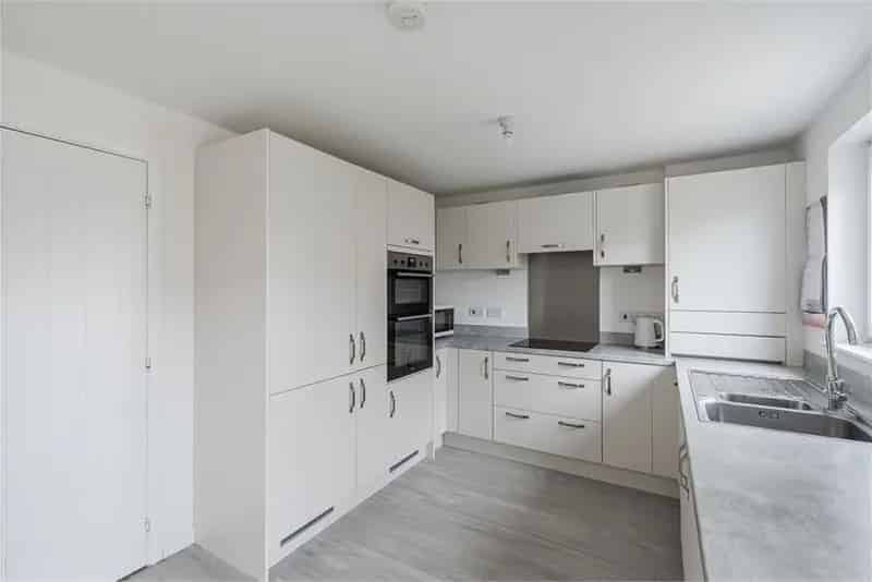 4 Bed House - Townhouse with 1 Reception Room