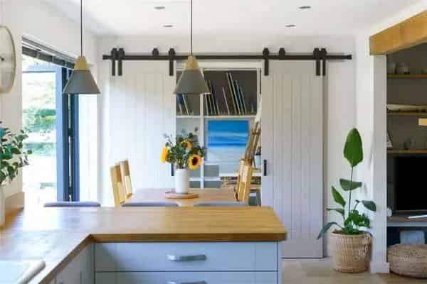 3-Bedroom Detached House with Landscaped Garden and Garage