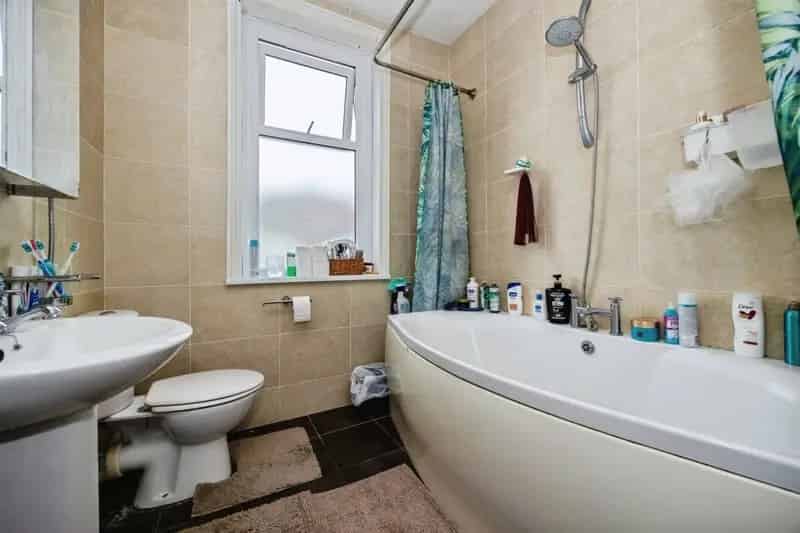 Spacious Family Home with Four Bedrooms and Private Garden