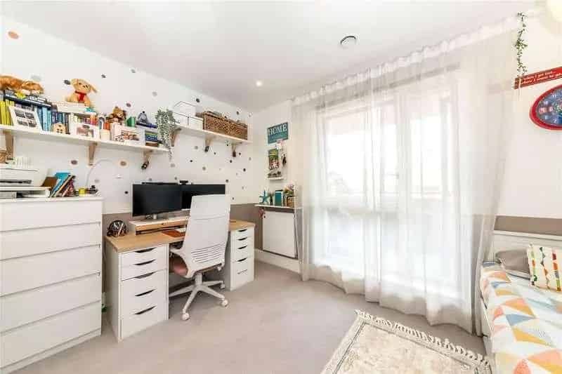 2 Bed Flat for Sale with Terrace and Garden Views