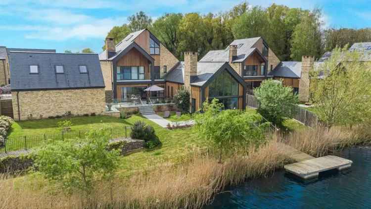 6 Bedroom Detached House for Sale