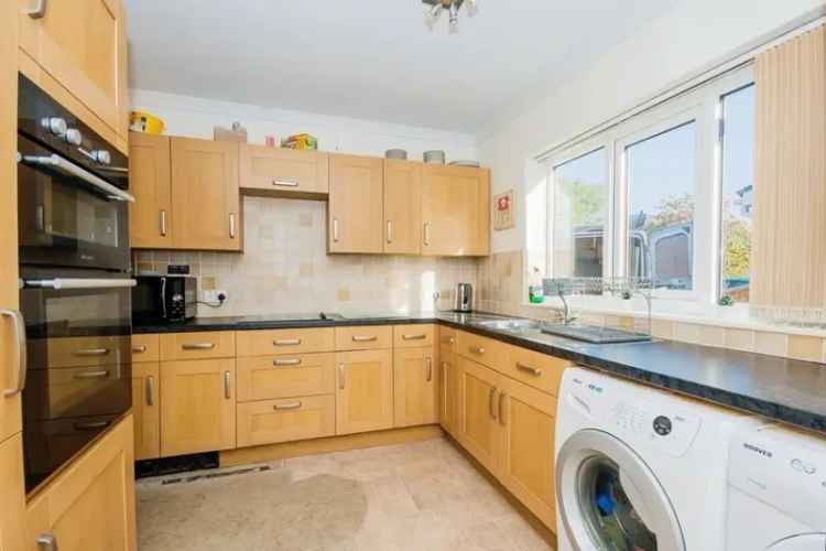 Spacious Four Bedroom Detached Chalet Bungalow Family Home Near Boston