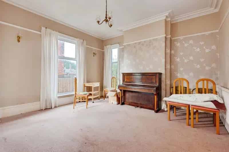 5 Bedroom Semi Detached House for Sale St Helens Merseyside