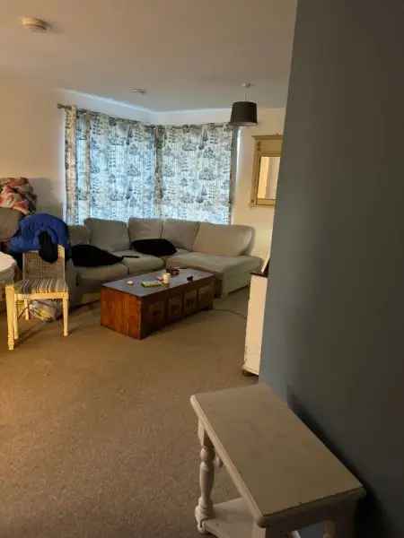 Flat For Rent in Mid Sussex, England