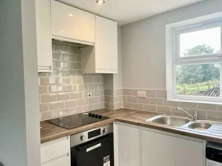 2 Bedroom Flat For Sale Near Train Station and Town Centre