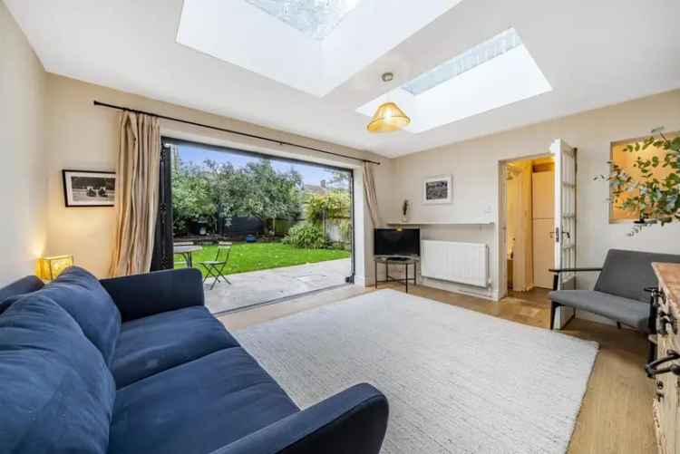 Flat For Sale in London, England