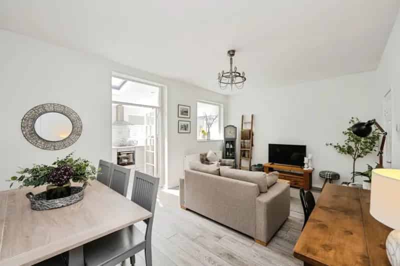 2 Bedroom House in Llanelli Town Centre