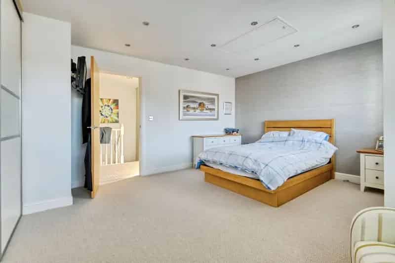 Unique 2-Bed Townhouse For Sale - Modern, Stylish, and Convenient