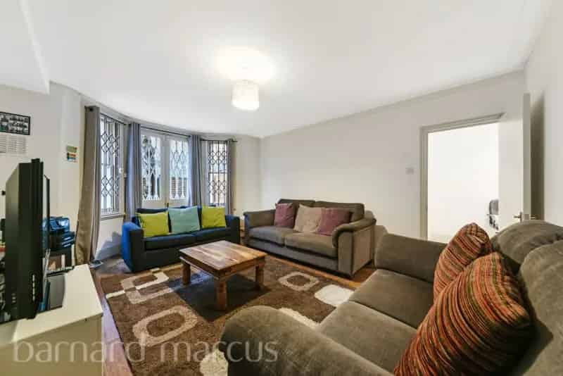 2 Double Bedroom Apartment with 22ft Garden Sinclair Gardens