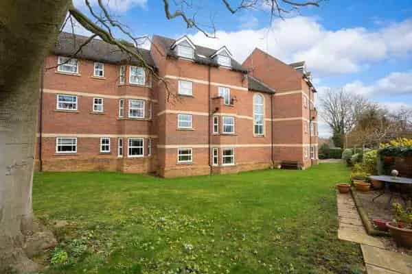 Stylish York Apartment with Allocated Parking and Communal Gardens