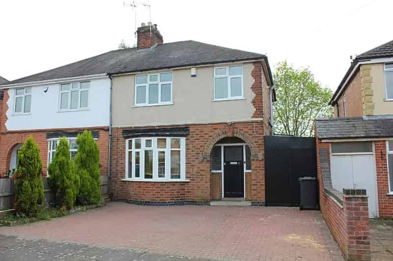 3 Bedroom Semi Detached House to Rent