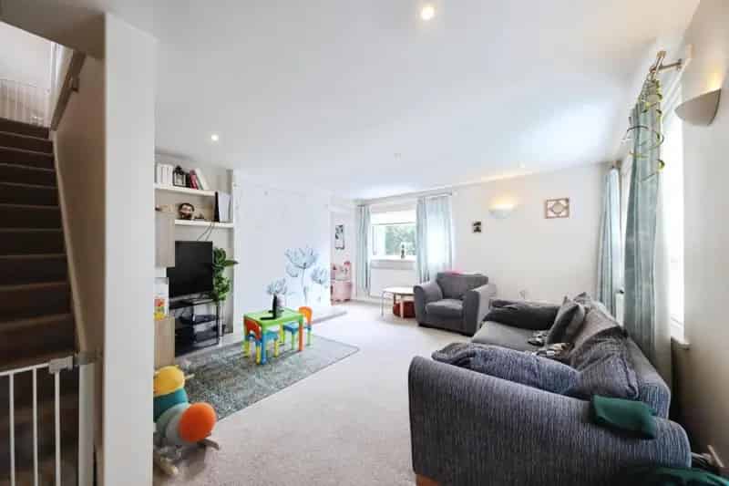 3 Bed House for Sale in Damsonwood B92 - Family Home