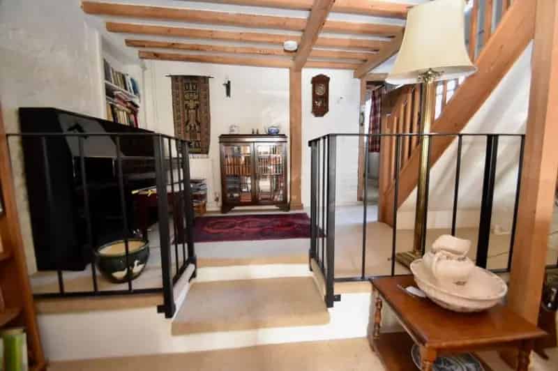 3 Bed Grade II Listed Cottage Thames Side Village