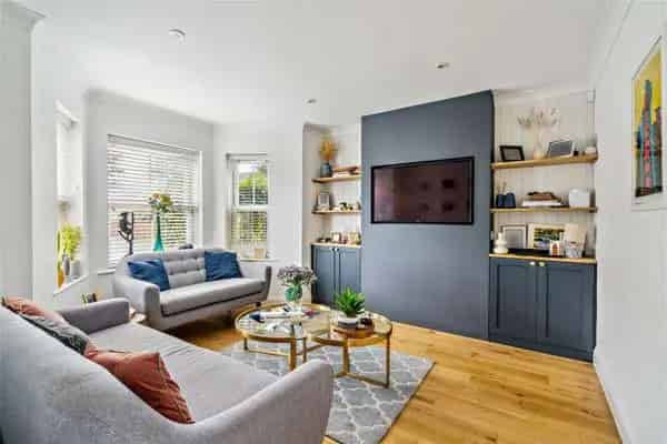 Spacious 5-Bedroom Detached Family Home in Kings Langley