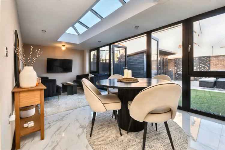 House For Sale in Leeds, England