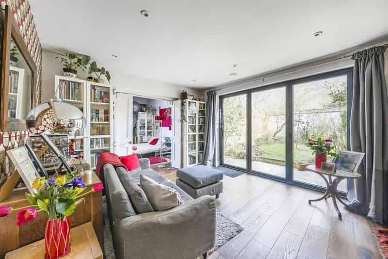 Cottage in Streatham Near Transport Links and Amenities