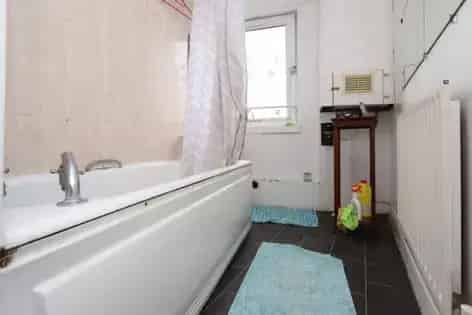 3 Bedroom Flat Bethnal Green London 48m² Modern Furnished