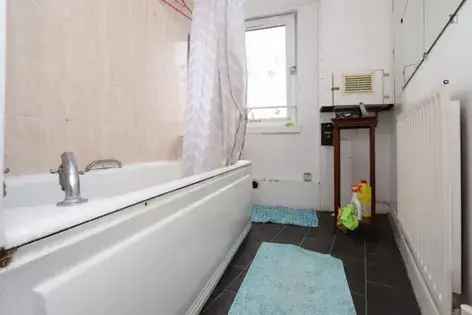 3 Bedroom Flat Bethnal Green London 48m² Modern Furnished