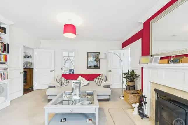 1950s Four-Bedroom Detached House For Sale