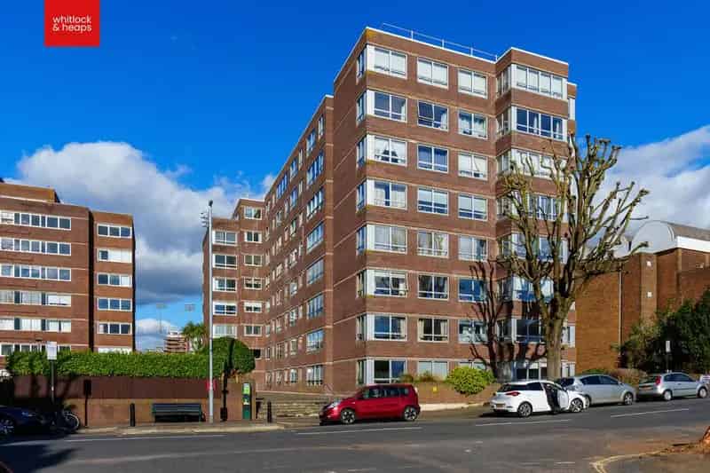 1 Bedroom Ground Floor Flat for Sale Hove