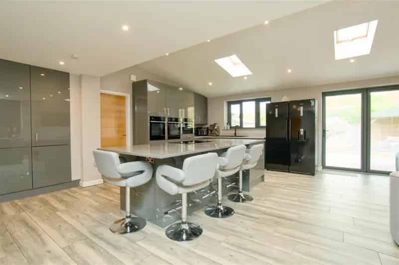4 Bedroom Detached House for Sale in Wigginton