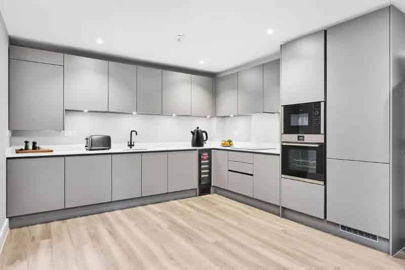 Luxury 3 Bed 2 Bath Apartment with Private Garden and Parking