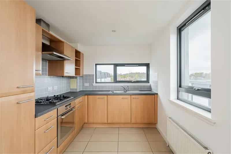 2 Bed Flat Balerno Top Floor Ensuite Parking