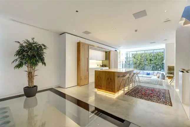 Luxury Mews House for Sale in Queen's Gate Mews London