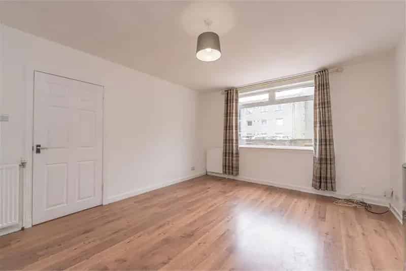 3 Bed End Terraced House in Clermiston Edinburgh