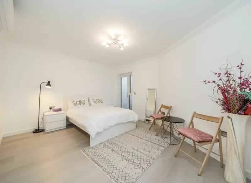 5 Bedroom Family Home Docklands Recently Refurbished