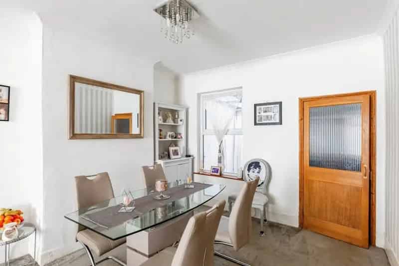 Three Bedroom Family Home Kettering Town Centre Location
