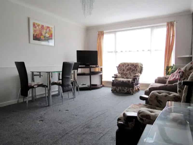 2 Bedroom Apartment House to Rent Near Preston Park
