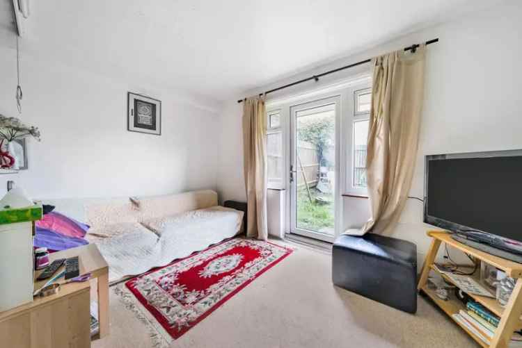 Flat For Sale in London, England