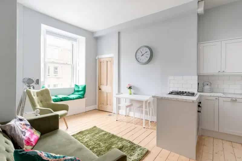2 Bedroom Flat for Sale in Edinburgh
