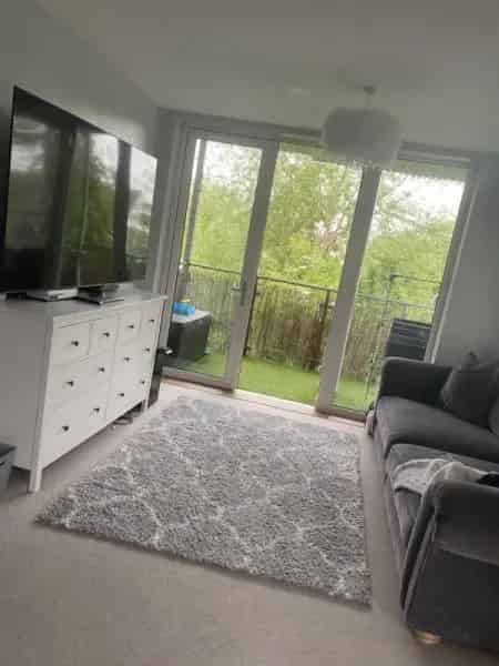 Large 2 Bed 1st Floor Flat Near Hampton Court Palace and Heathrow