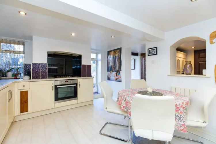 3 Bedroom Flat for Sale in Exhall Warwickshire