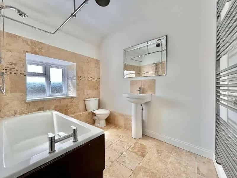 2 Bed Grade II Listed Apartment for Sale