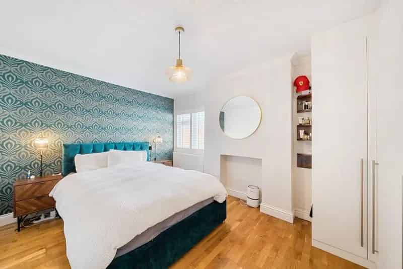 Raynes Park 2-Bedroom Flat Private Garden Off Street Parking