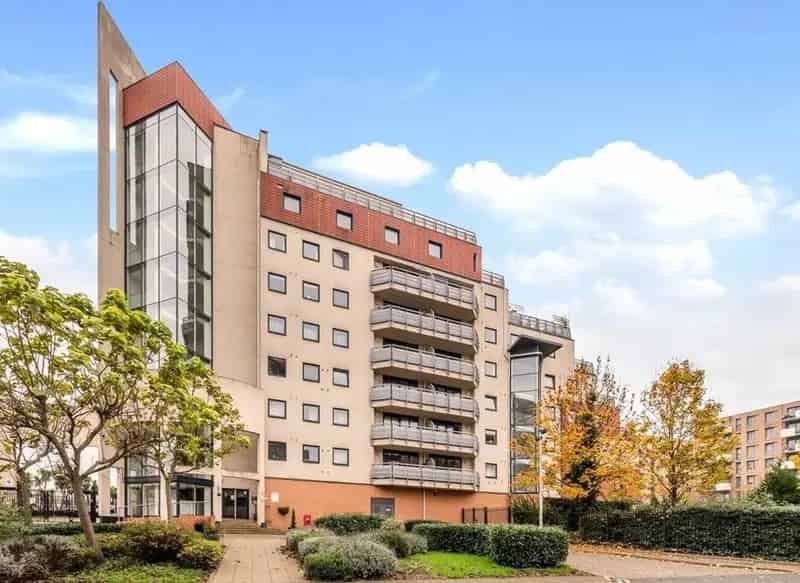 Furnished 1-Bedroom Apartment near London City Airport