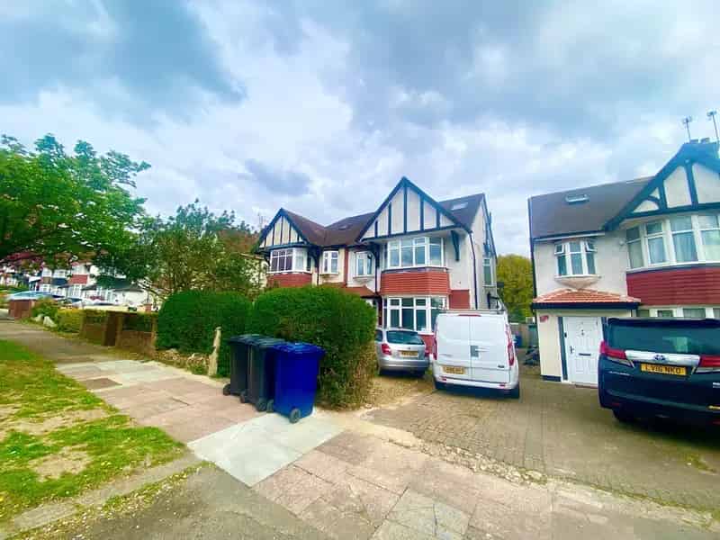 Hendon 5 Bedroom House - Fully Renovated
